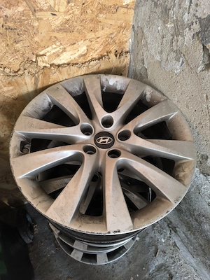 Vand jante auto originale Hyundai pe 17