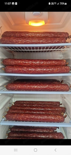 Vand salam din carne de struț 