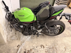 Dezmembrez KAWASAKI NINJA 650 an 2021 cazuta pe partea dreapta  - imagine 4