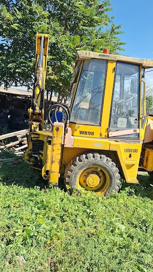 Buldoexcavator Komatsu Terna - imagine 2