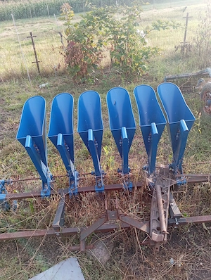 Mașină pentru plantat ceapa și usturoi 