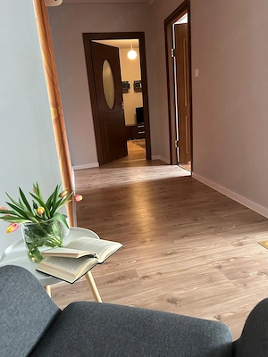 Închiriez apartament 2 camere - foarte spațios - imagine 2
