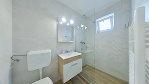 Casă generoasă cu 11 camere + spațiu comercial inclus | Calea Radnei - imagine 20