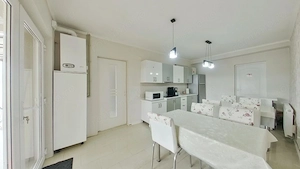 Casă generoasă cu 11 camere + spațiu comercial inclus | Calea Radnei - imagine 9
