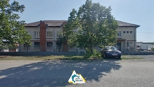 Clădire împunătoare de 540 mp pe 2 nivele în Sânnicolau Mic - imagine 2