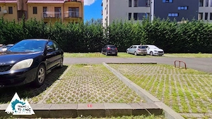 Parcare privata, ingradita, la blocurile Ared din Micalaca