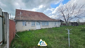 Casă cu 2 camere în stil tradițional, în Iratoșu - imagine 6