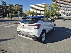 Captur Plug-in Hybrid, An fabricatie 2022, unic proprietar - imagine 4