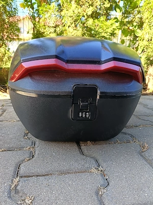 vând topcase universal pentru scuter 