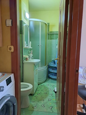 Vind apartament cu 3 camere