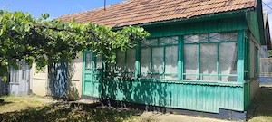 Vand casa, anexe gospodareasti si 1500 mp. teren in Dolina