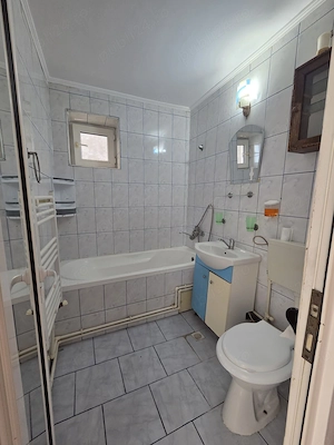 Apartament cu 2 camere decomandate   curat, luminos și pregătit pentru amenajare după propriul gust! - imagine 4