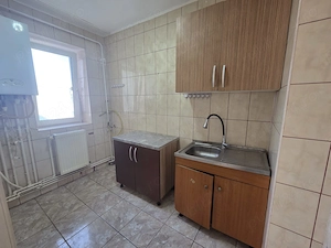 Apartament cu 2 camere decomandate   curat, luminos și pregătit pentru amenajare după propriul gust! - imagine 5