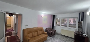 Apartament cu 3 camere de vanzare in Campina, parter - imagine 3
