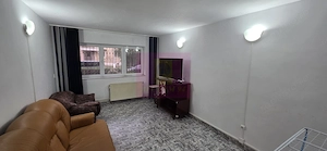 Apartament cu 3 camere de vanzare in Campina, parter - imagine 2