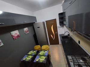 Inchiriez apartament cu doua camere și un loc de parcare  - imagine 2
