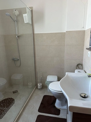 Apartament ultrafinisat si mobilat, cu 2 parcări subterane, centrala proprie si aer condiționat - imagine 4