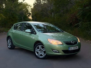 Opel Astra j 2011 benzina euro5 - imagine 2