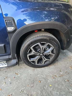4 jante pe17 cu cauciucuri 215/ 60/ r17 pentru dacia duster  - imagine 5