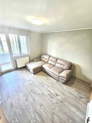 Etaj 3 | Apartament renovat cu 2 camere + garaj | Botizului - imagine 2