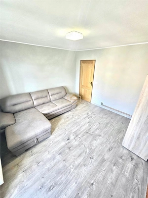 Etaj 3 | Apartament renovat cu 2 camere + garaj | Botizului