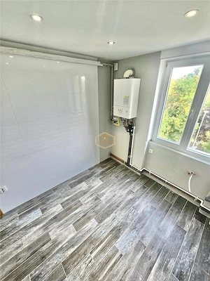 Etaj 3 | Apartament renovat cu 2 camere + garaj | Botizului - imagine 8