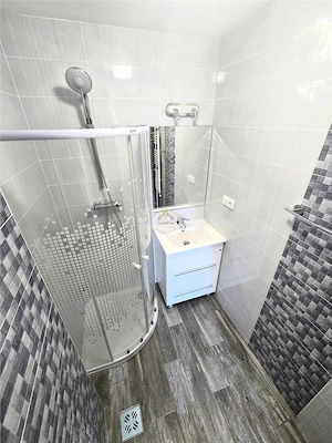 Etaj 3 | Apartament renovat cu 2 camere + garaj | Botizului - imagine 11