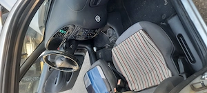Vând Ford fiesta 1.3 benzina anul 2000 km 265000 aer condiționat preț3000  - imagine 7