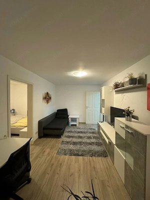 Renovat integral. Etajul 2. Bloc izolat termic. Centrala proprie. Spitalul judetean.  - imagine 2