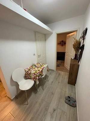 Renovat integral. Etajul 2. Bloc izolat termic. Centrala proprie. Spitalul judetean.  - imagine 6
