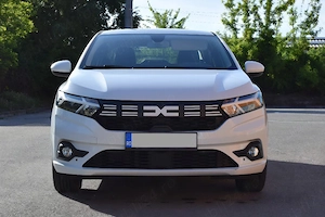 Dacia Logan 3 Prestige, motorizare 1.0 TCe de 90 CP și cutie automată CVT. 