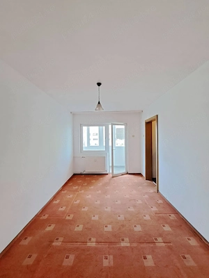 Apartament 4 camere, zona Vlaicu, Lebada, etaj 3 - imagine 2