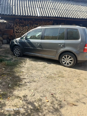 Vw touran an fabricație 2005 - imagine 2