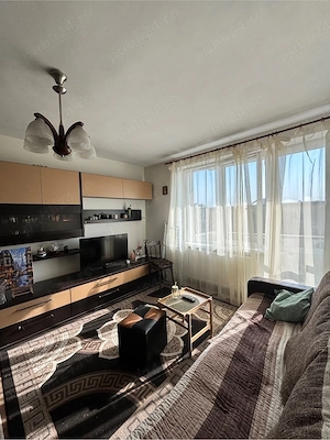 Apartament cu 3 camere situat în Brașov, cartierul Tractorul, în apropierea Pieței  - imagine 3