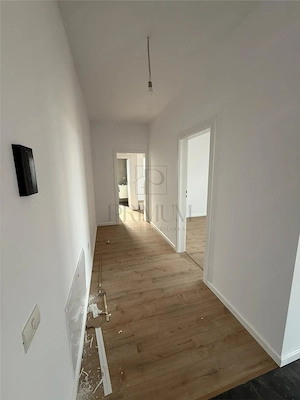 Apartament spa #539;ios cu 3 camere  #537;i teras #259; generoas #259; | Mo #537;ni #539;a - imagine 2