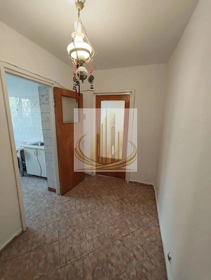 Apartament 3 camere semidecomandat - imagine 4