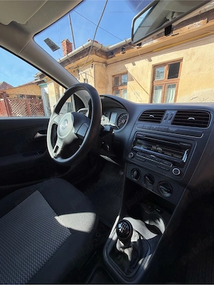 Volkswagen Polo 6R, an 2012, motor 1.2 benzină   60 CP - imagine 9