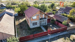Casa individuala la rosu, intabulata - Uliuc - Sacosu Turcesc - imagine 2