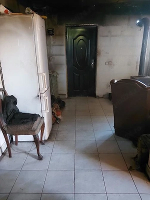Vind casa la curte ,zona Zetari 63000 E - imagine 2