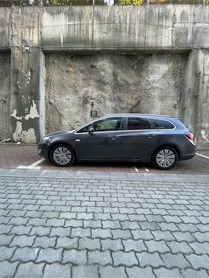 Opel Astra J 2011 - imagine 2