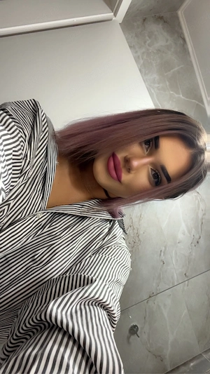 Buna sunt Leea si sunt noua la tine in oras    