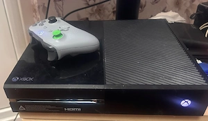 Xbox one,in stare bună, o manetă,mai multe detalii în privat