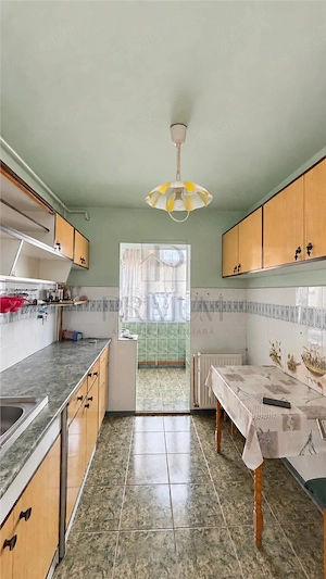 LIPOVEI - 3 CAMERE - ETAJ 3  - CENTRALA PROPRIE - DECOMANDAT - GARAJ - imagine 2