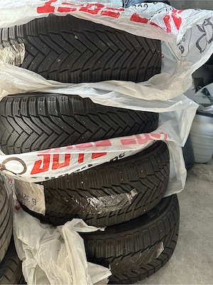 Cauciucuri de iarna  Michelin Alpin 6 205/55 R16 stare excelenta - imagine 6