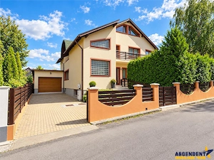 Vila exclusivista Sacele, 4 minute de Brasov, 385 mp utili, 630 mp teren, 3 zone de locuit, garaj, i - imagine 4