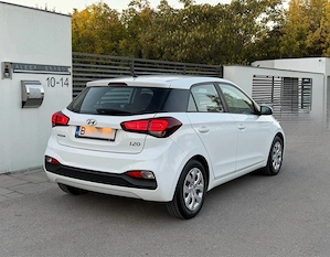 Hyundai I20 2019 cu doar 100.000KM reali verificabili!   Cumpărată de nouă din Reprezentanta Hyundai - imagine 4