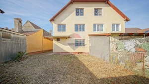 Casă tip duplex cu teren generos de 1.171 mp, Sânpetru - imagine 2