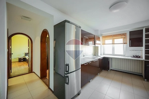 De vânzare apartament cu 3 camere, Strada Moldovei - Rogerius - imagine 5