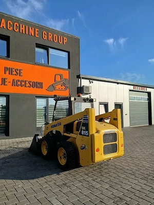 Miniîncărcător Komatsu SK815   3000 kg -Cupa multifunctionala - imagine 10