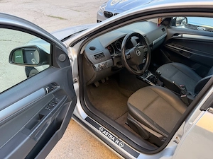 Opel Astra H Sedan 1.7 CDTI   110 CP   03.2011  Climatronic - imagine 9
